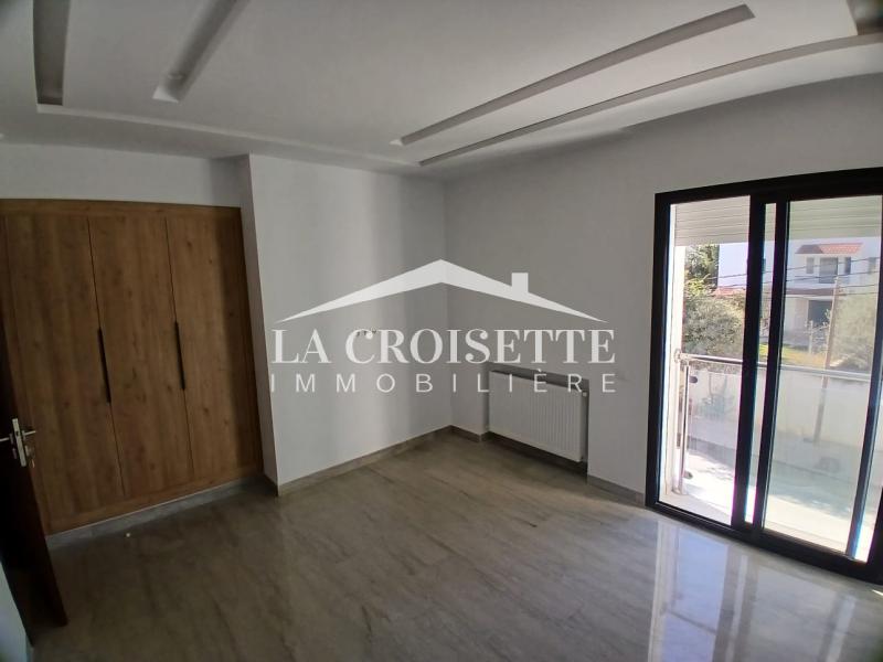 Duplex S+3 avec jardin et piscine à La Soukra